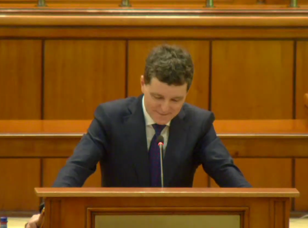 „Nu vă este jenă?”: Deputații opoziției au întrerupt cuvântarea președintelui Nicușor la referința despre Ucraina