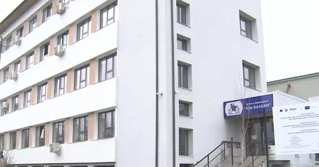 Eforturi pentru readucerea celor 28 de studenți opriți în Dubai. Părintele unui copil: „Nici nu avem ce...