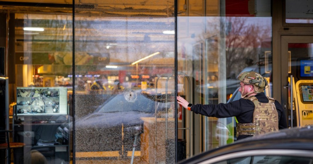 Atac armat în supermarketul din Kiev: cel puțin 5 persoane decedate și 10 rănite. Atacatorul, neutralizat de forțe...