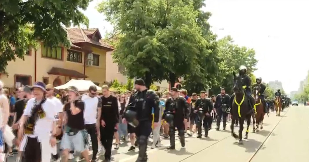 Concert periculos în București: Mii de admiratori ai lui Max Korzh pe străzi, forțele de ordine în stare de alertă