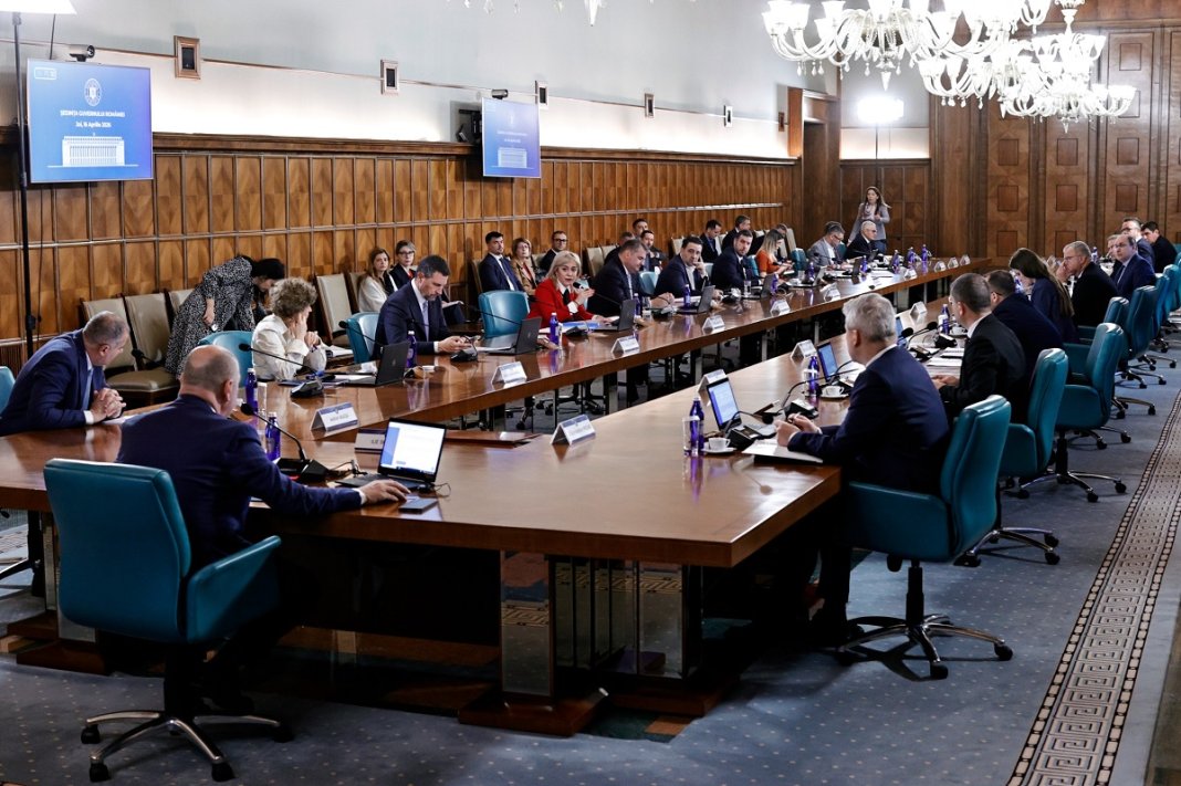 Premierul Bolojan organizează o întâlnire specială de guvern cu două ore înainte de votul din Parlament pe moțiunea de cenzură