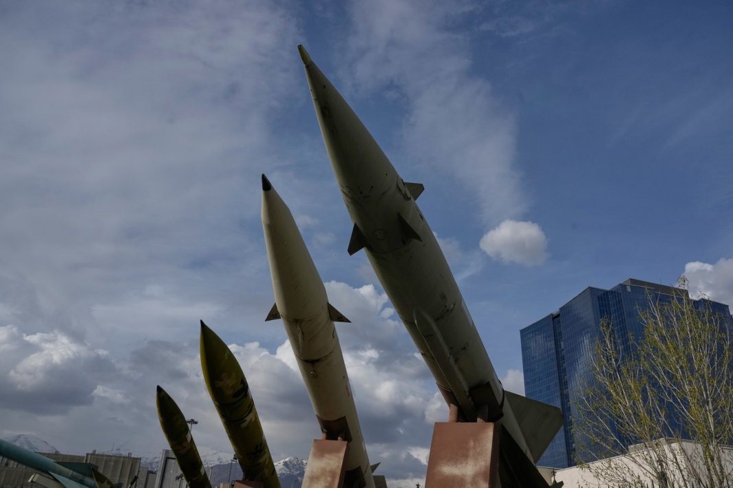 Un amiral superior american dezvăluie pelicula primei zile a campaniei „Project Freedom”: vase scufundate și rachete interceptate în strâmtoarea Ormuz.