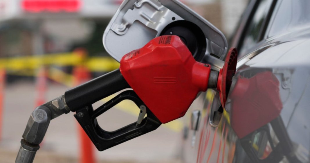 Cât a scăzut prețul motorinei duminică, ca urmare a reducerii accizei cu 20%. Unde puteți găsi combustibil la...